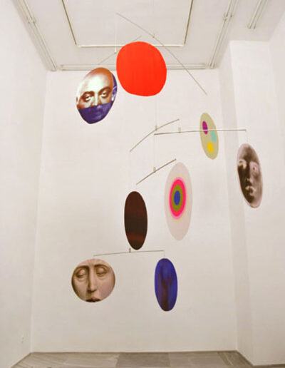 Some Studies for Figures at the Base of a ... . 2011 . 8 Teile . 450 x 350 x 350 cm . Öl auf Aluminium