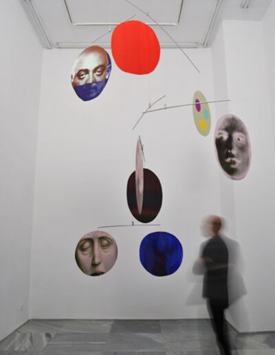 Some Studies for Figures at the Base of a ... . 2011 . 8 Teile . 450 x 350 x 350 cm . Öl auf Aluminium